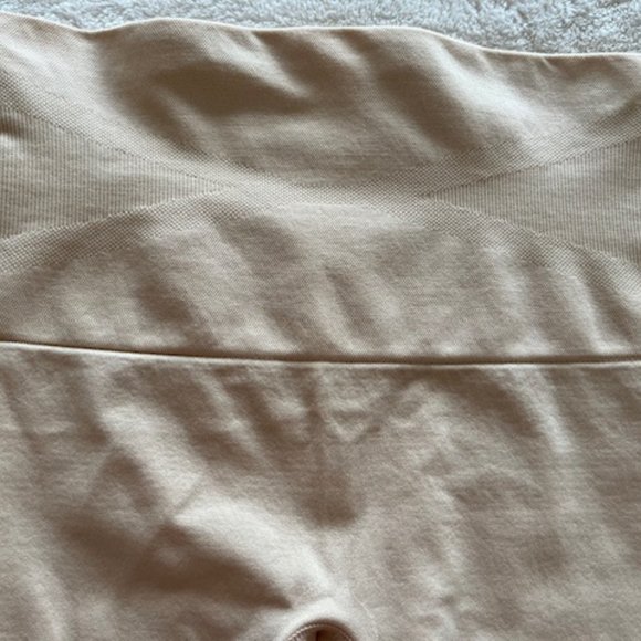 Mid-waist control shapewear shorts by Esa Liang - size M - Picture 4 of 6